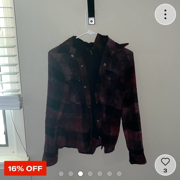 A jacket with both zippers and buttons - Picture 5 of 7